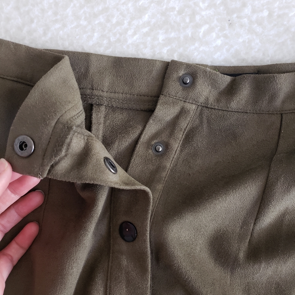 Missguided Olive Suede Button-Front Pencil Skirt - Picture 5 of 10